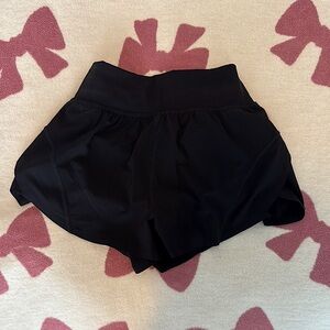 ARITZIA • Women's Black Athletic Shorts